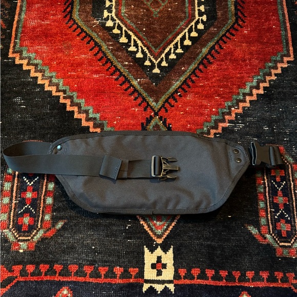 The North Face Black Waist Bag - Picture 2 of 5